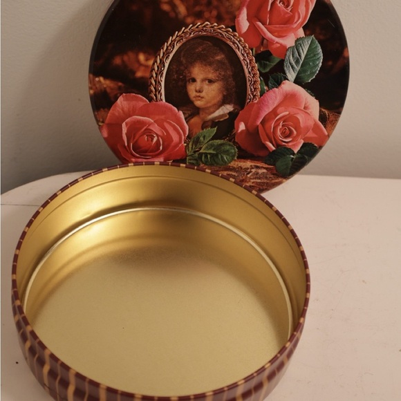 Vintage Floral Decorative Tin - Picture 8 of 8